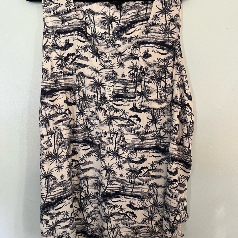 Torrid Navy and Cream Tropical Print Vacation Tank Top